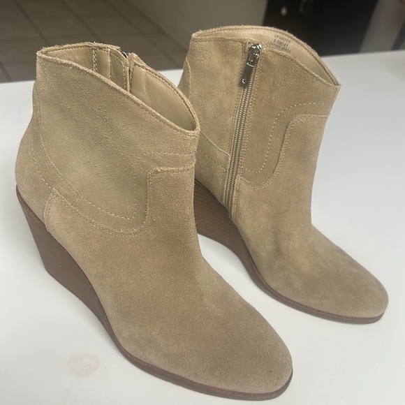 Lucky Brand Shoes - NWT Lucky Brand Women Wadier Wedge Tan Taupe Suede Ankle Boots Booties Size 9.5